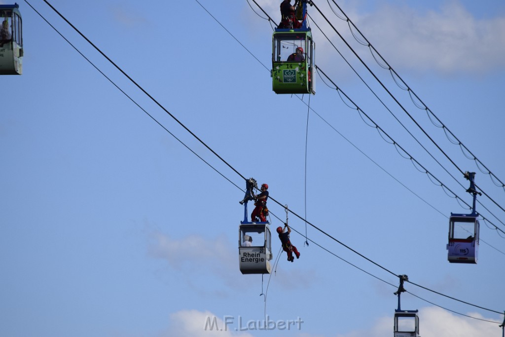 Koelner Seilbahn Gondel blieb haengen Koeln Linksrheinisch P344.JPG - Miklos Laubert